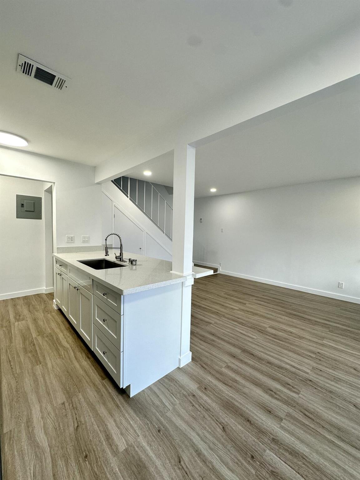 TIFFANY LAKE PHASE I COND - Residential Lease