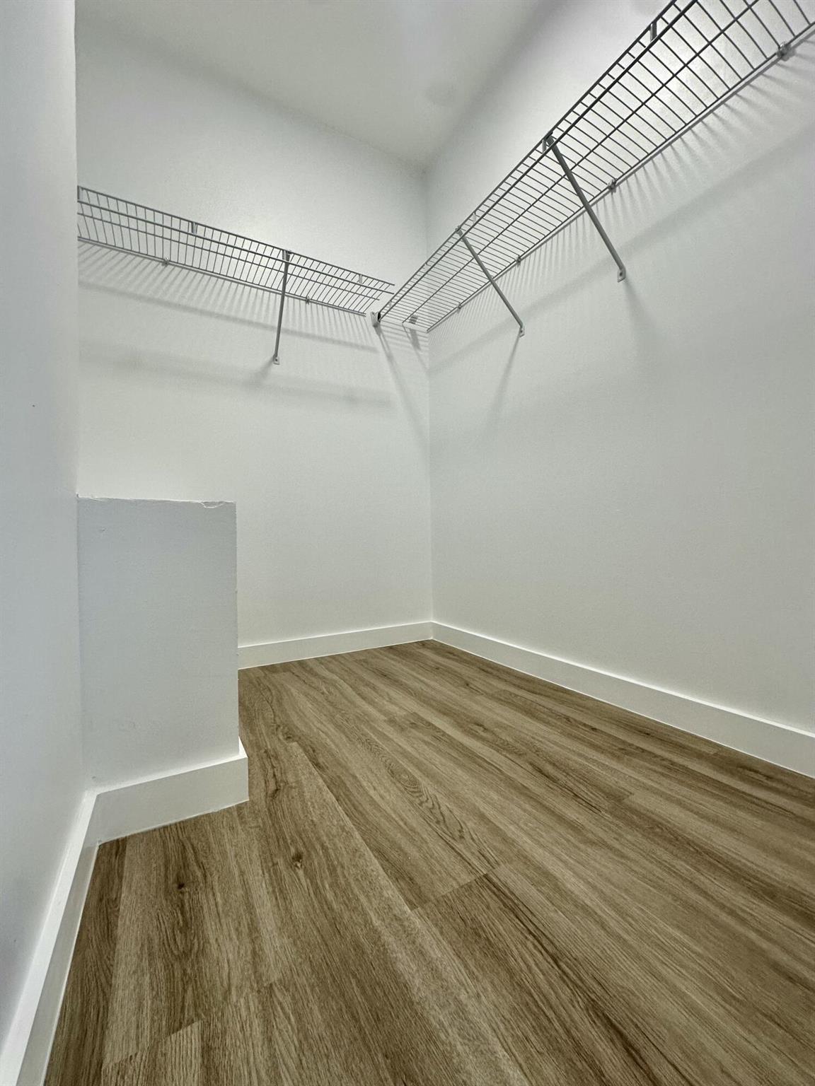 TIFFANY LAKE PHASE I COND - Residential Lease