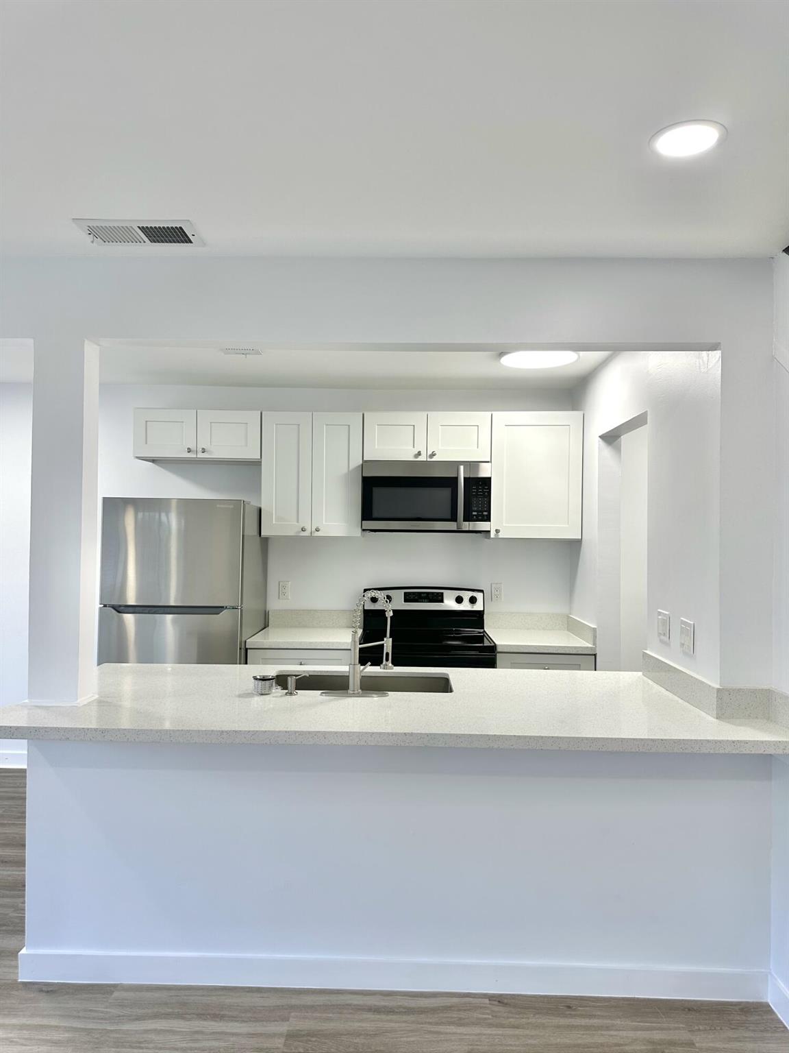 TIFFANY LAKE PHASE I COND - Residential Lease