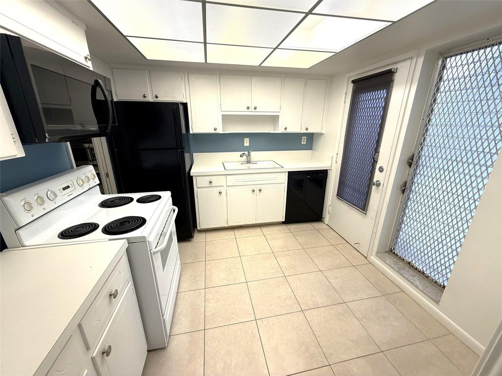 Photo of 3205 Colony Club Rd #1, Pompano Beach, FL 33062 (MLS # F10555162)