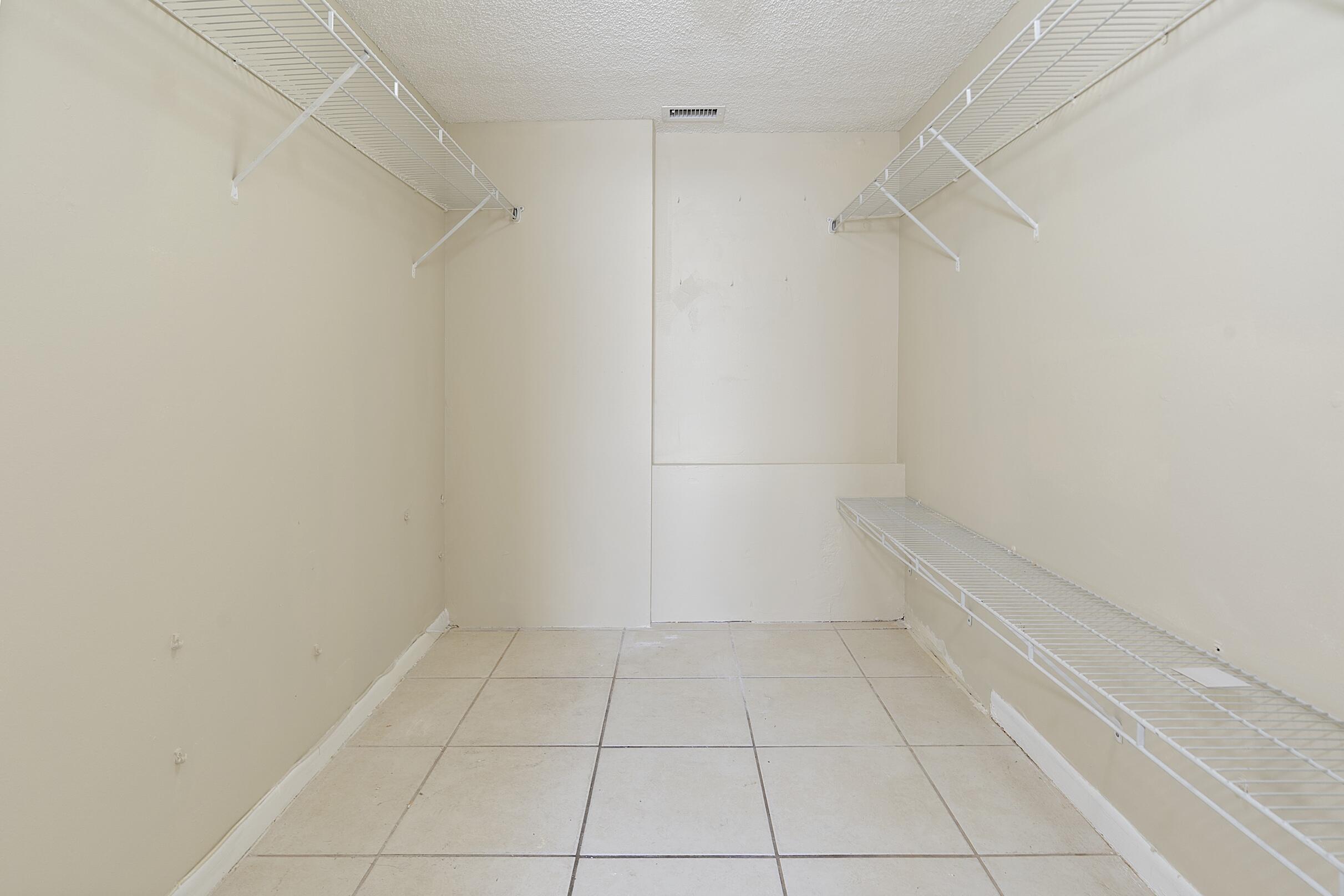 LAKE EMERALD CONDOMINIUM NO - Residential