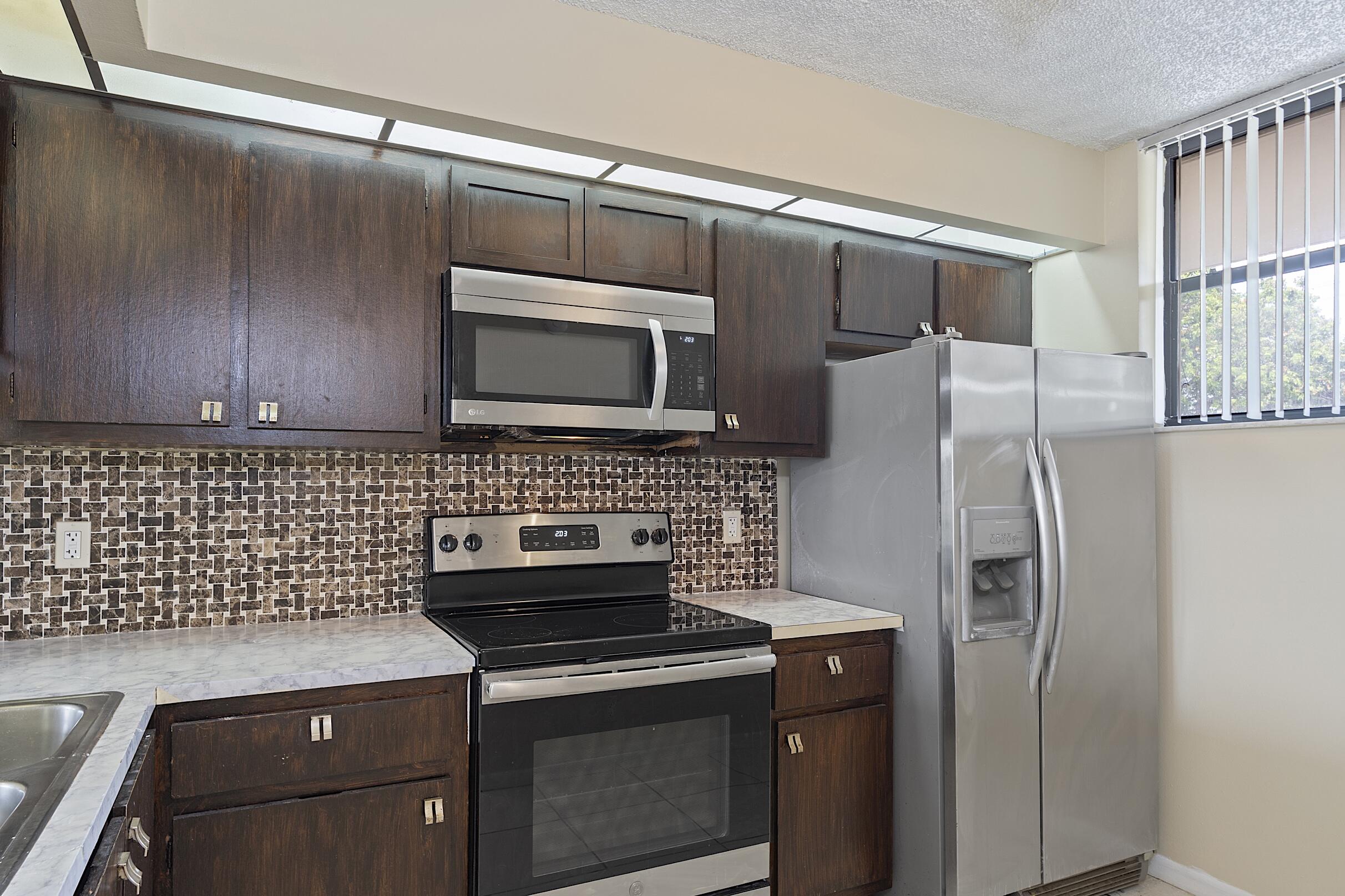 LAKE EMERALD CONDOMINIUM NO - Residential