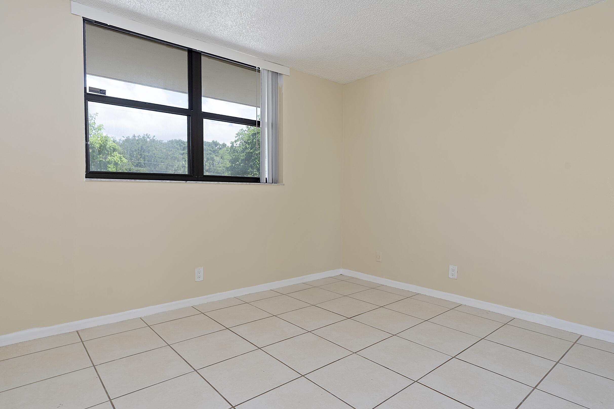 LAKE EMERALD CONDOMINIUM NO - Residential