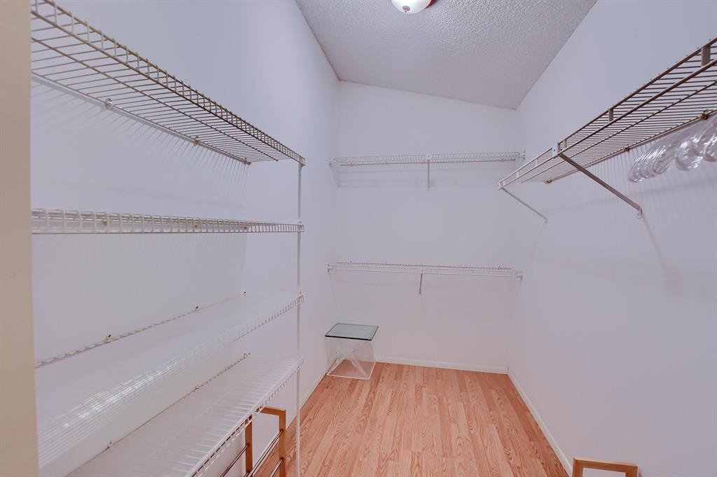 EQUESTRIAN / Fairmount Place - Residential