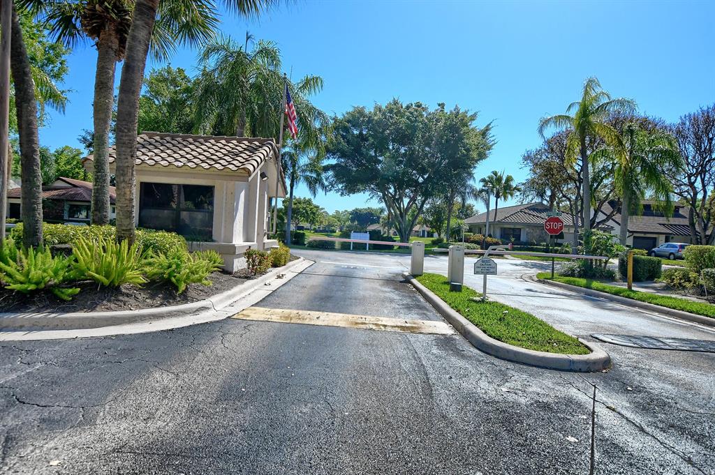 EQUESTRIAN / Fairmount Place - Residential