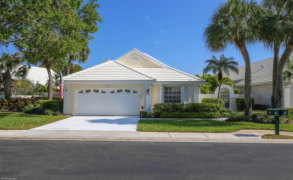 Photo of 44 Dorchester Circle, Palm Beach Gardens, FL 33418 (MLS # R10872716)