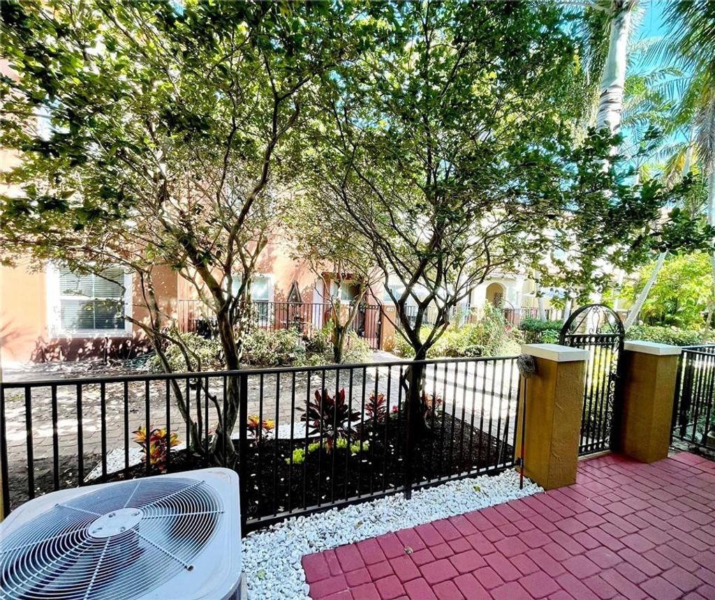 Photo of 380 Lake Monterey Circle, Boynton Beach, FL 33426 (MLS # F10513505)