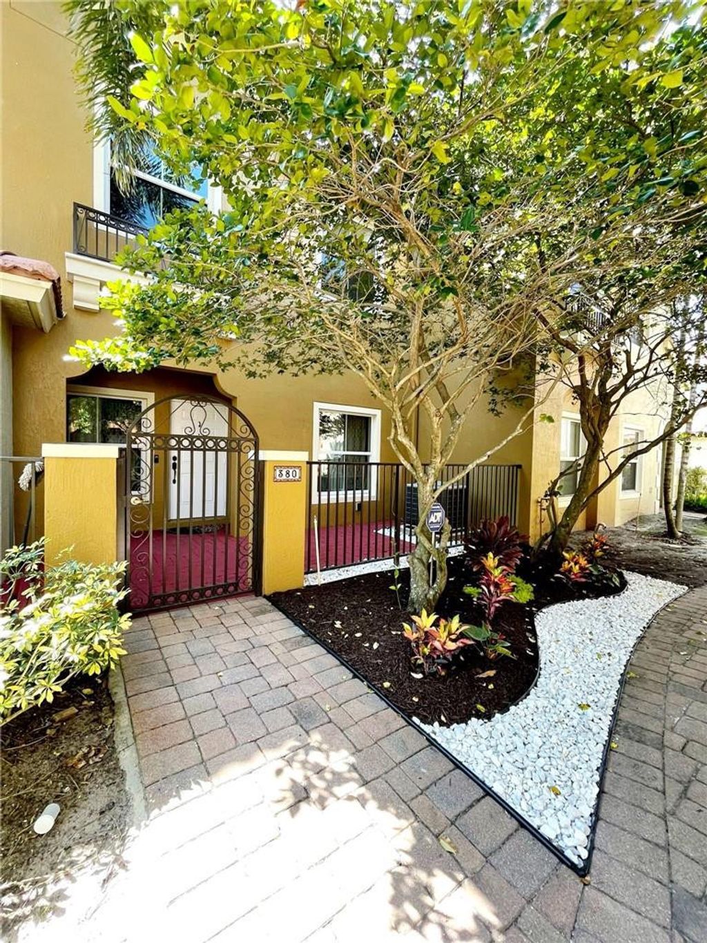 Photo of 380 Lake Monterey Circle, Boynton Beach, FL 33426 (MLS # F10513505)