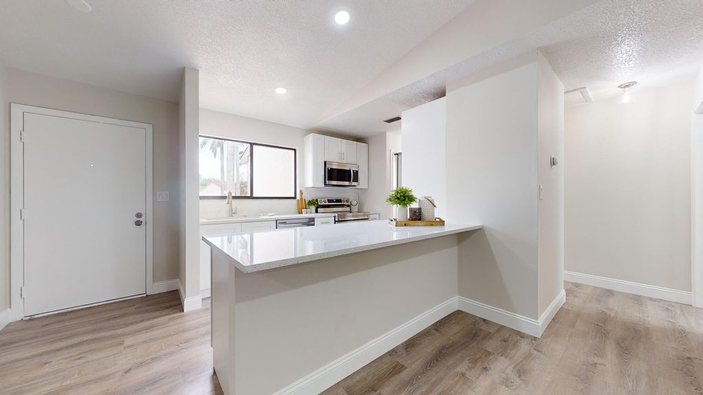 Photo of 14 Kensington Lane, Boynton Beach, FL 33426 (MLS # R11008644)