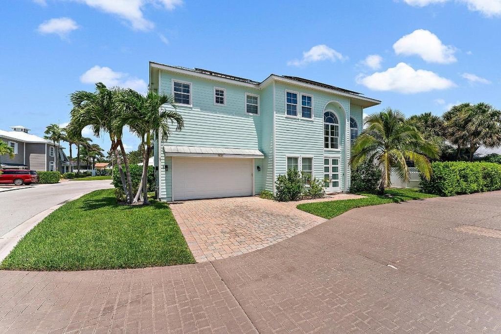 Photo of 807 Xanadu Place, Jupiter, FL 33477 (MLS # R10997409)