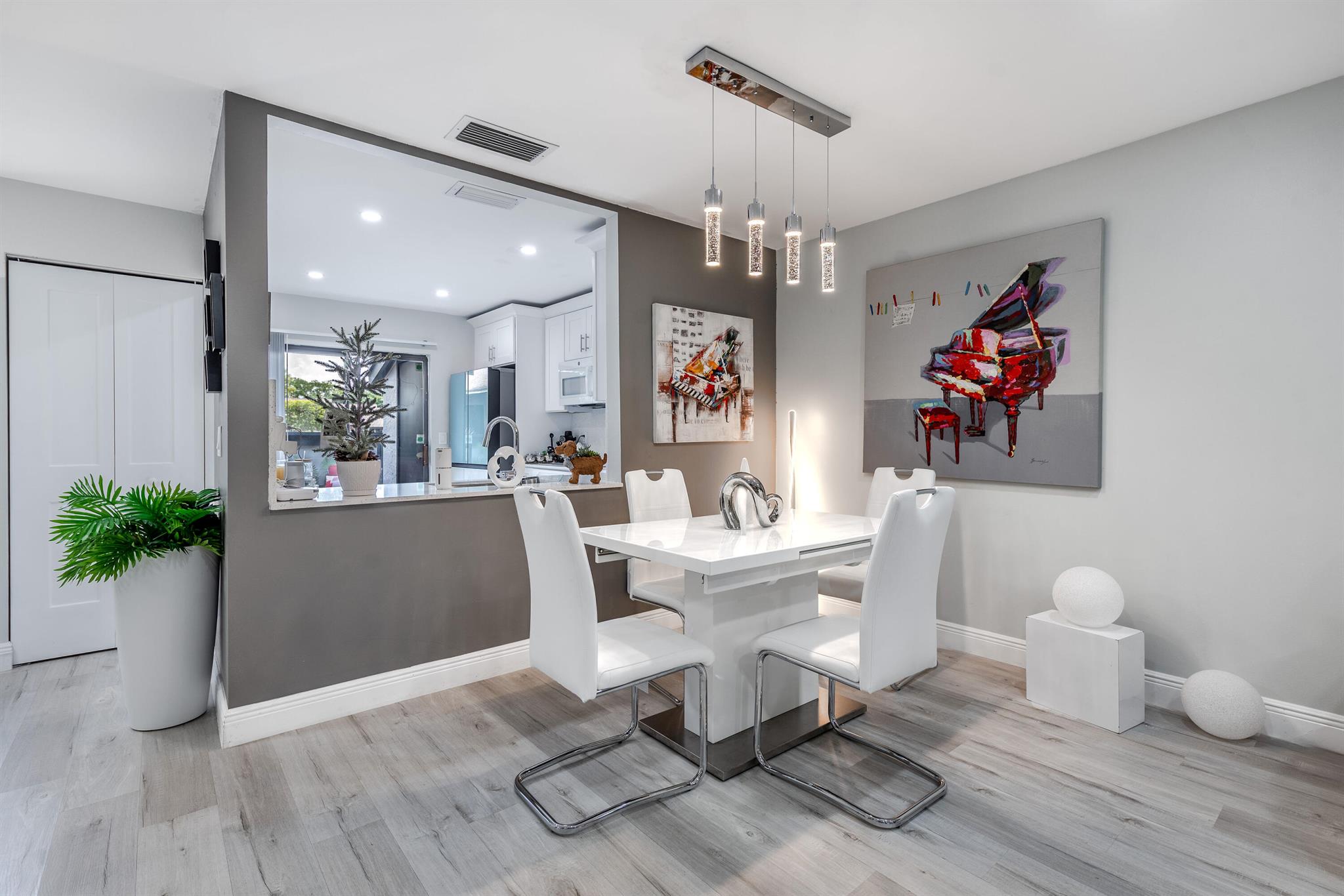 STRATHMORE GATE WEST UNIT - Residential