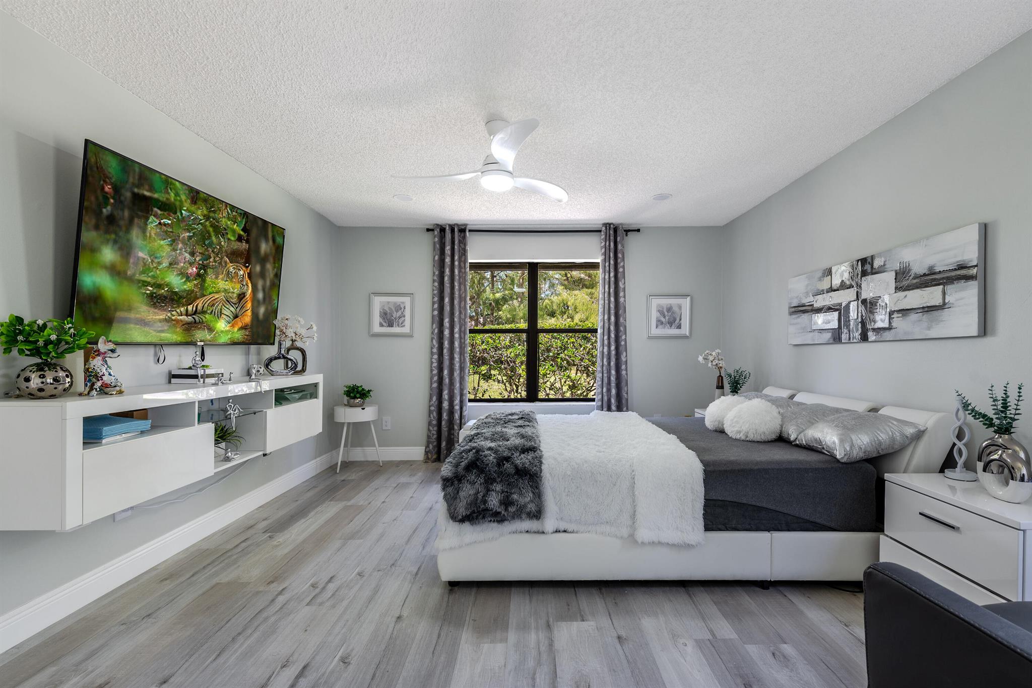 STRATHMORE GATE WEST UNIT - Residential