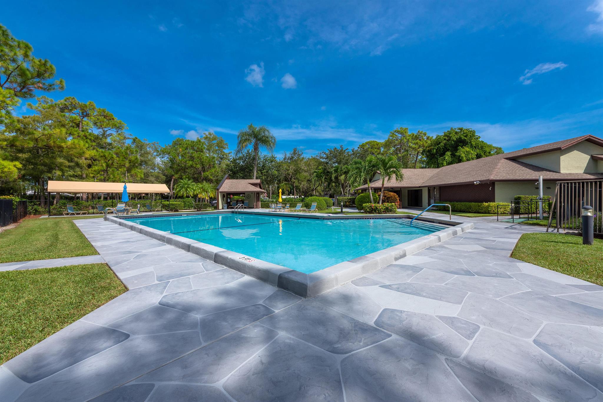 STRATHMORE GATE WEST UNIT - Residential