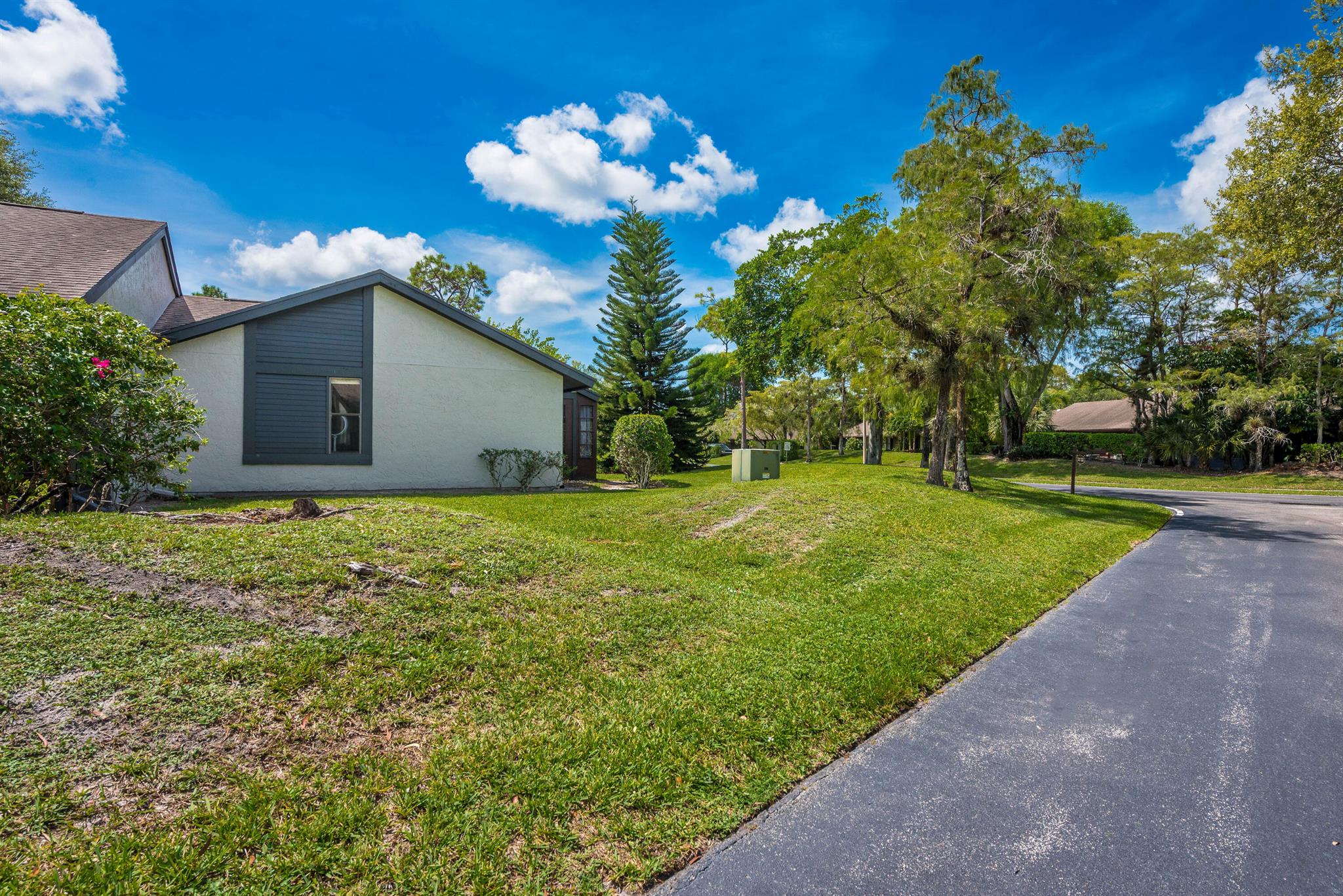 STRATHMORE GATE WEST UNIT - Residential