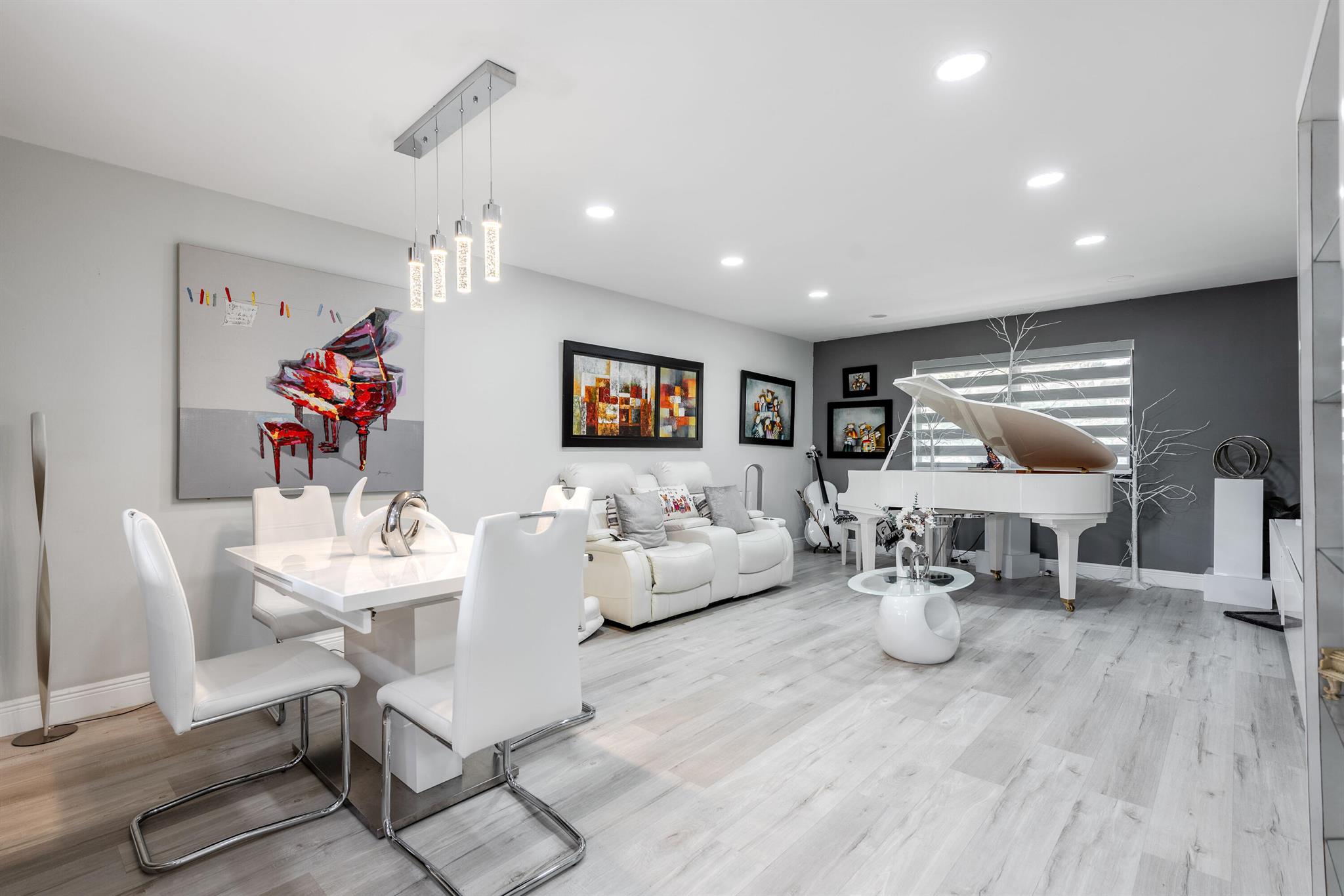 STRATHMORE GATE WEST UNIT - Residential