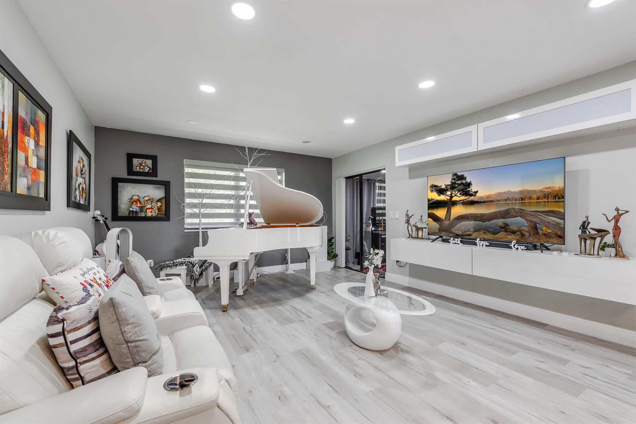 STRATHMORE GATE WEST UNIT - Residential