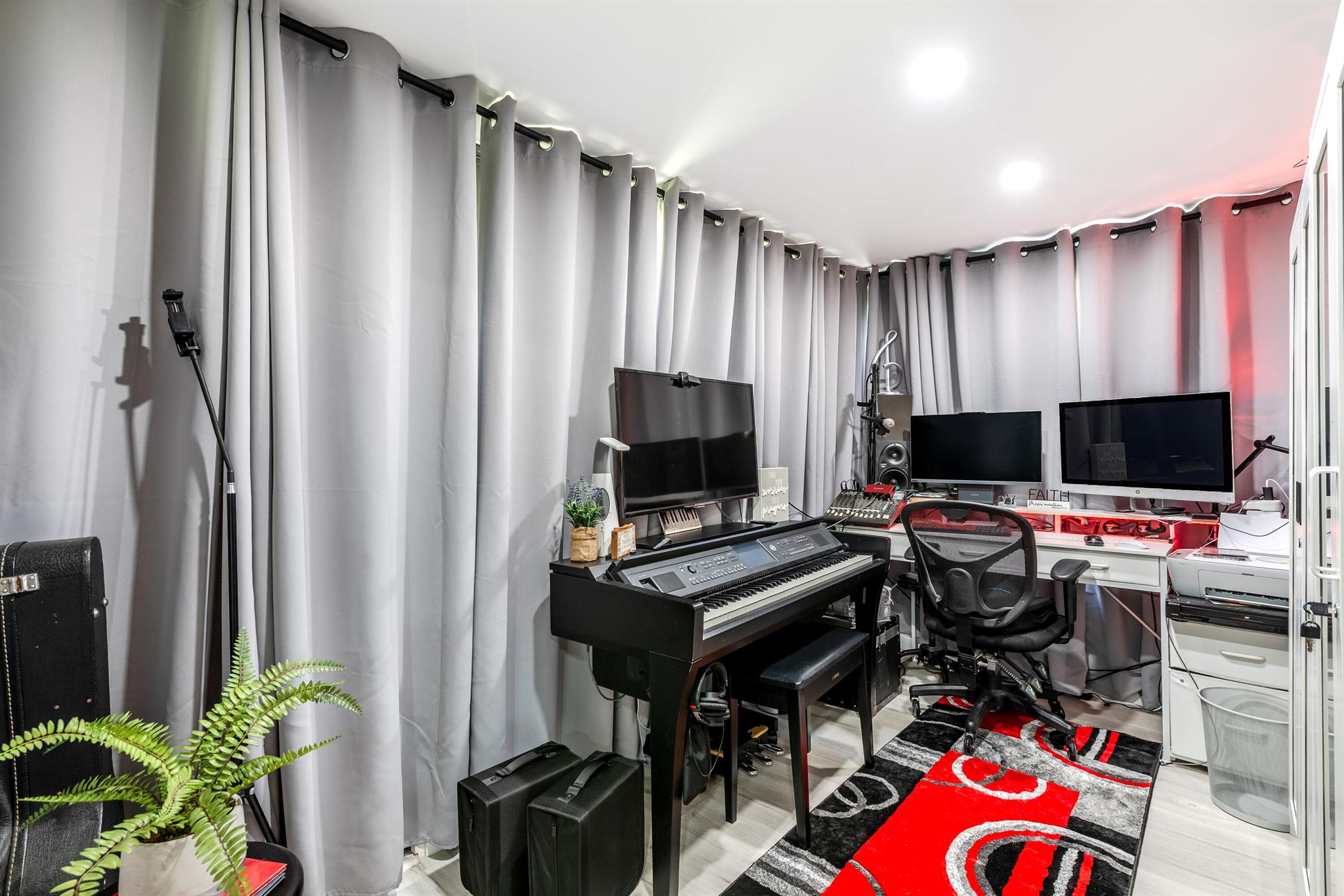STRATHMORE GATE WEST UNIT - Residential