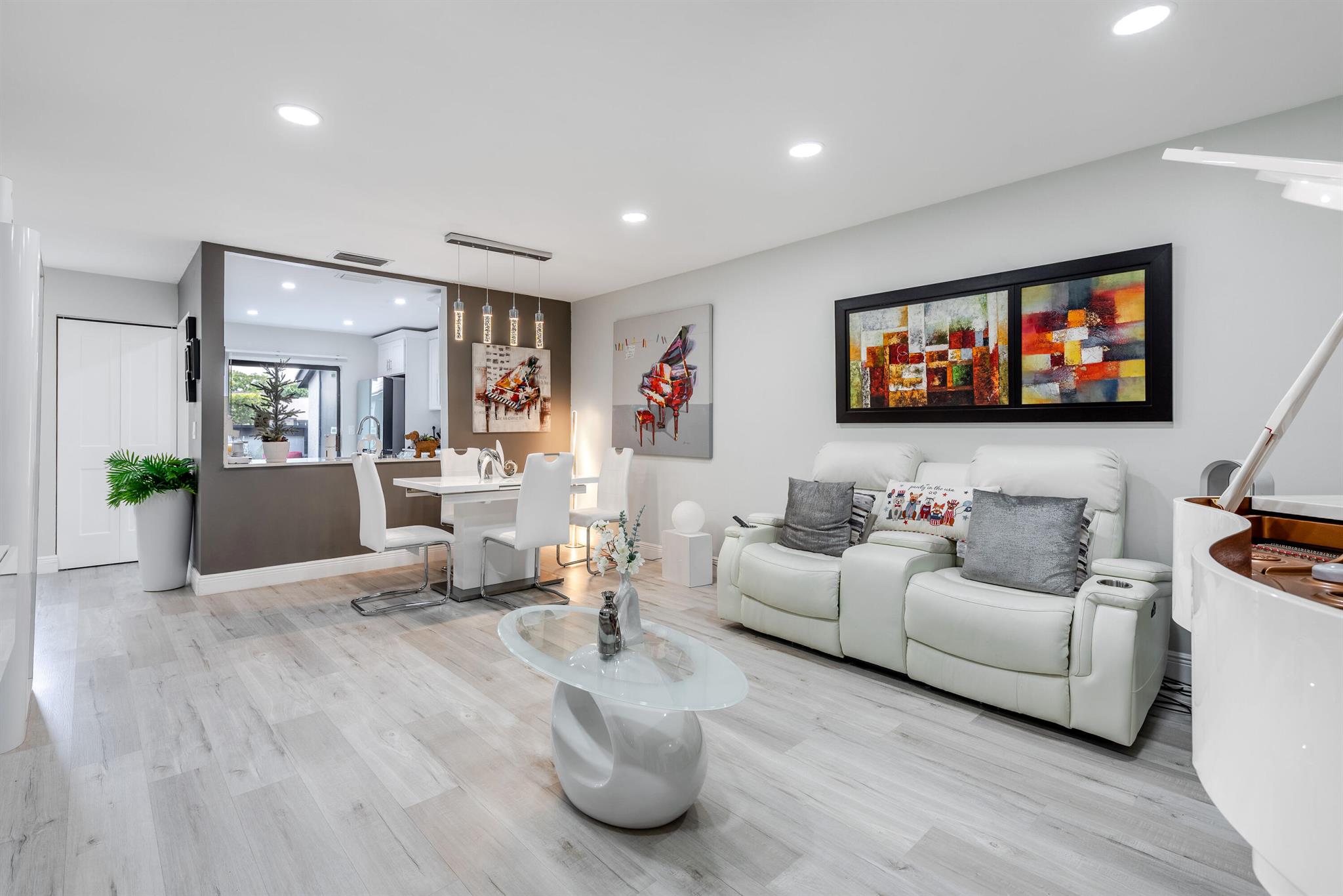STRATHMORE GATE WEST UNIT - Residential