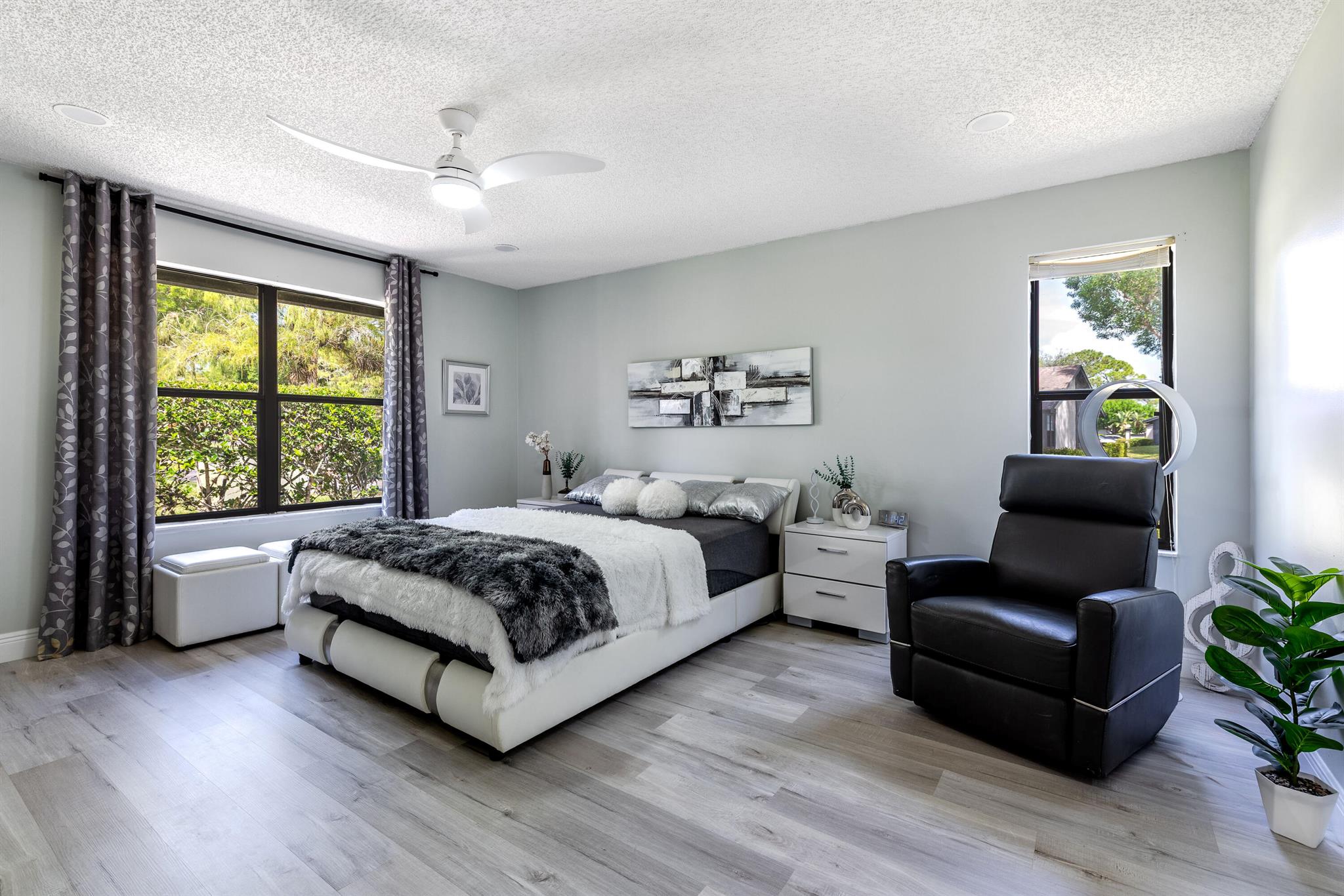 STRATHMORE GATE WEST UNIT - Residential