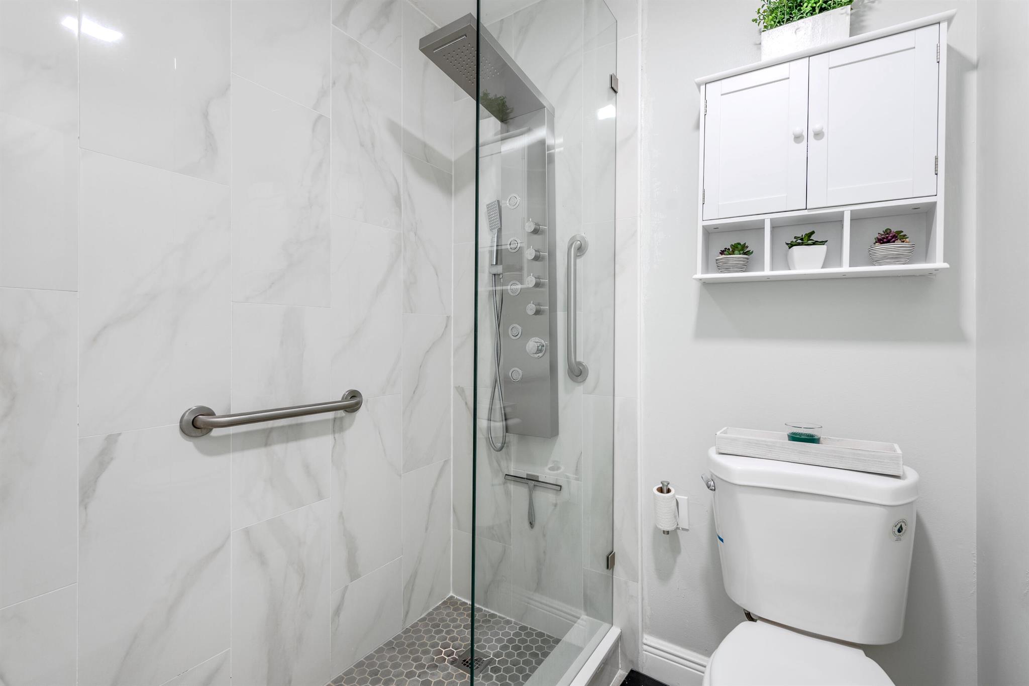 STRATHMORE GATE WEST UNIT - Residential
