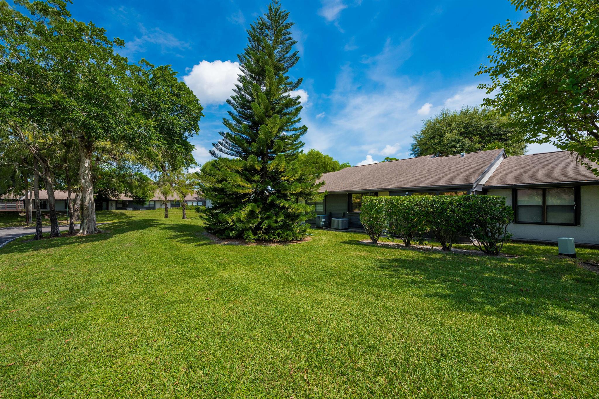 STRATHMORE GATE WEST UNIT - Residential