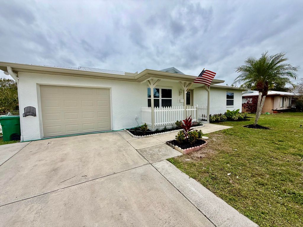 Photo of 520 NW Azalea Avenue, Port Saint Lucie, FL 34983 (MLS # R11148055)