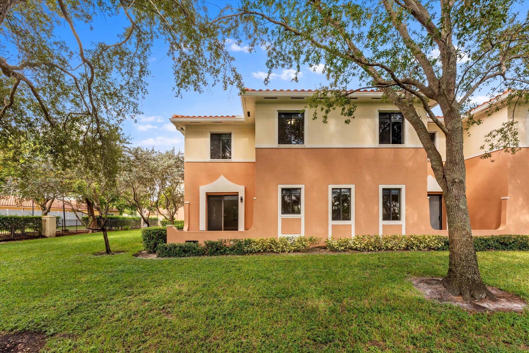 Venetian Villas - Residential