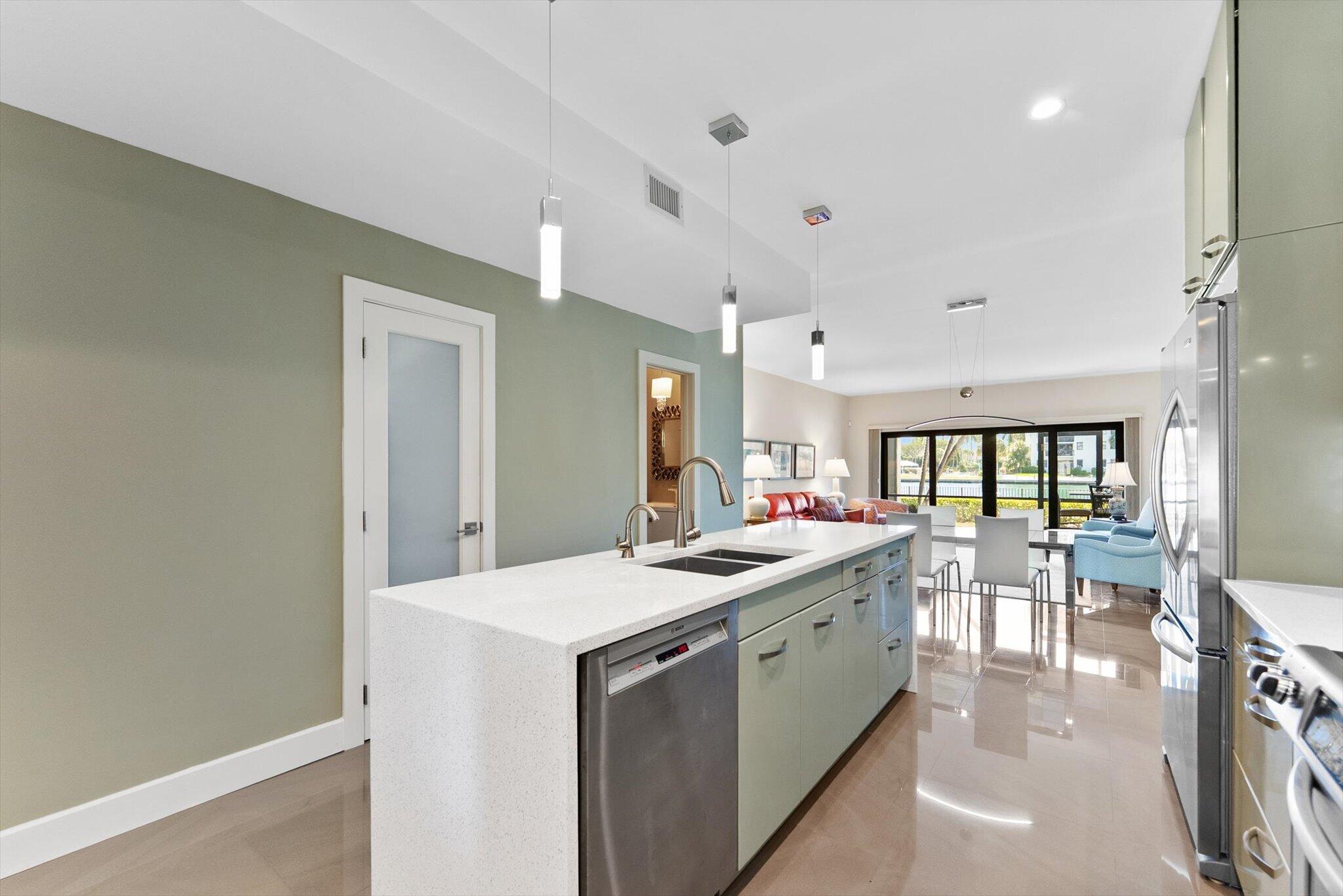 RIVERGATE TOWNHOUSES CONDO - Residential