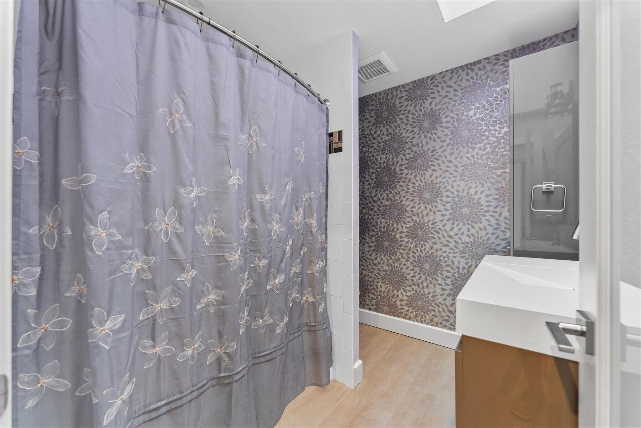 RIVERGATE TOWNHOUSES CONDO - Residential