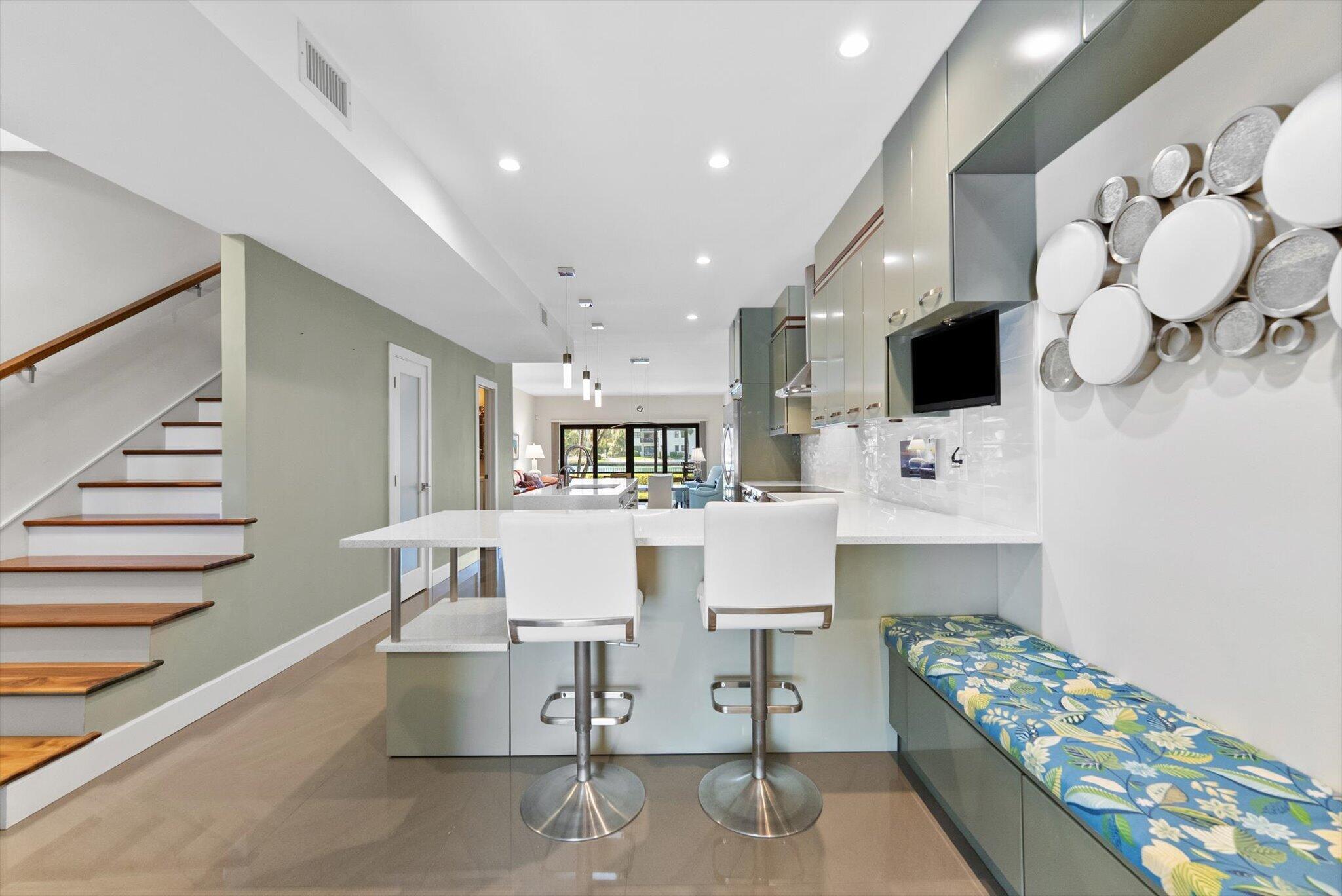 RIVERGATE TOWNHOUSES CONDO - Residential