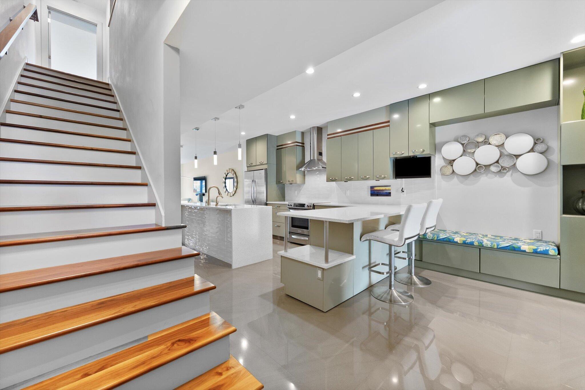 1301 N Riverside Drive 10