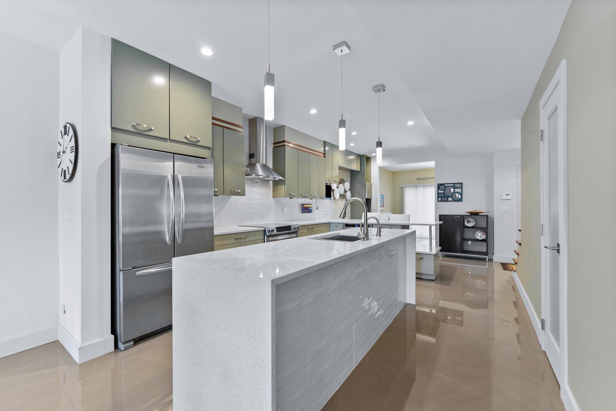 RIVERGATE TOWNHOUSES CONDO - Residential