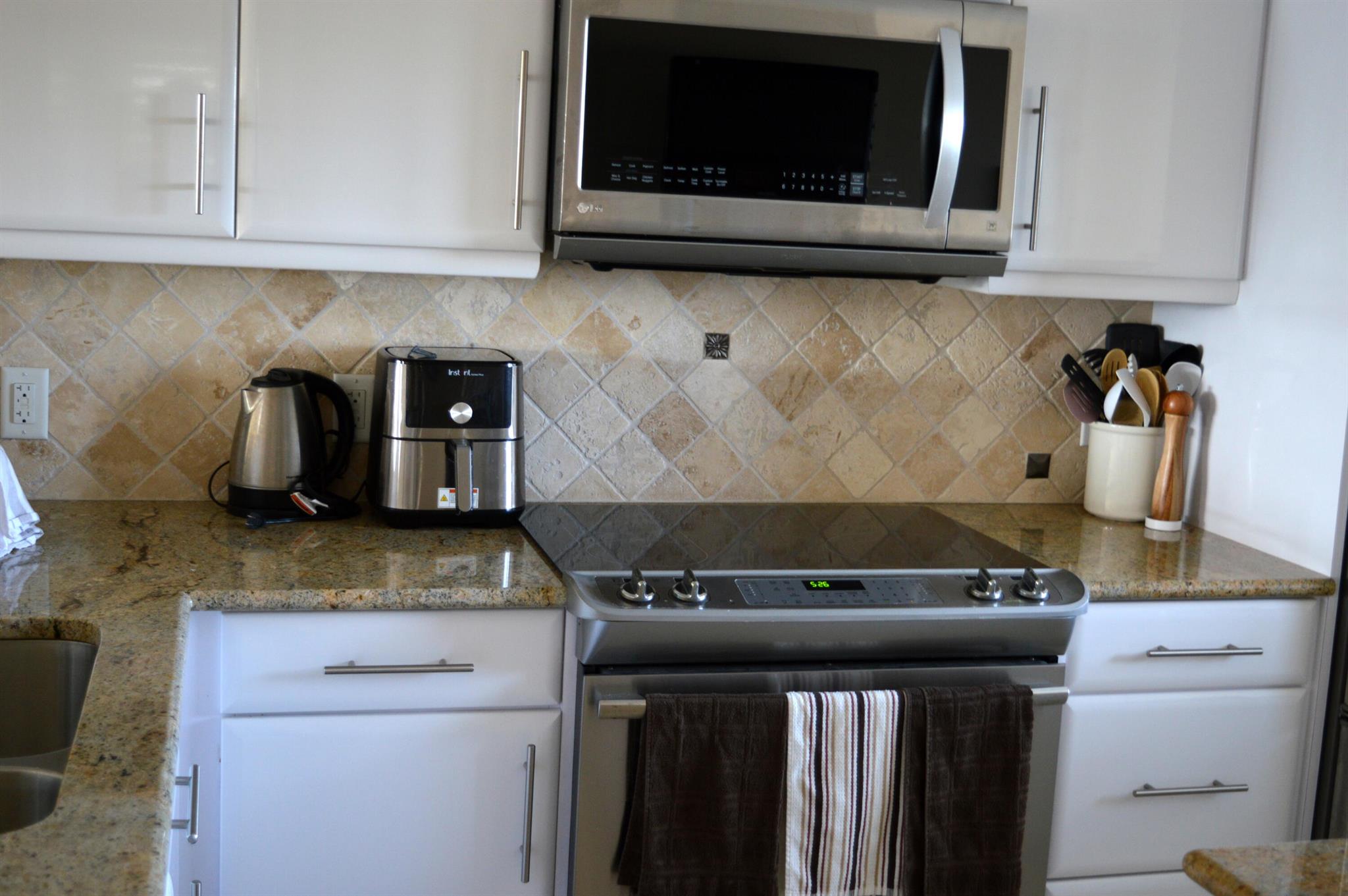 SOUTHGATE CONDO - Residential Lease