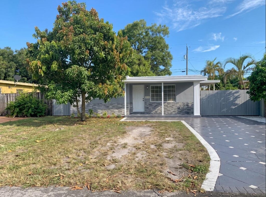 Photo of 112 SW 67TH Avenue, Pembroke Pines, FL 33023 (MLS # B26069243)