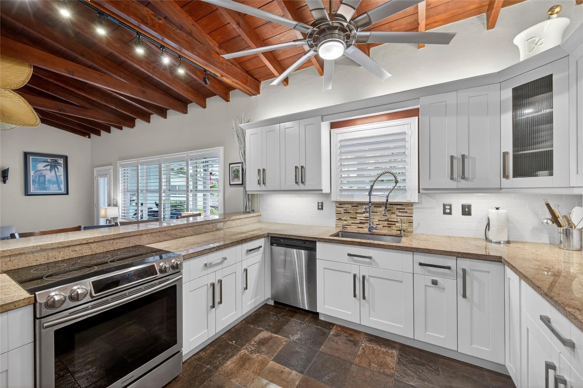 JENADA VILLAS 37-36 B - Residential