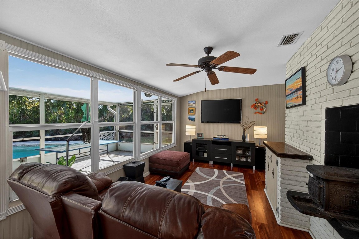 JENADA VILLAS 37-36 B - Residential