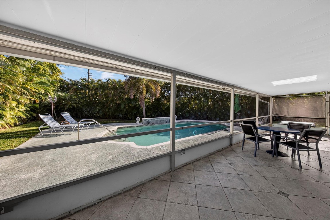 JENADA VILLAS 37-36 B - Residential