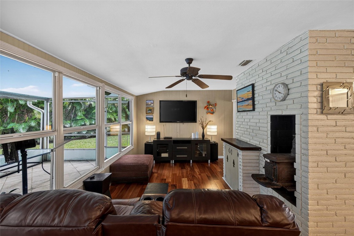 JENADA VILLAS 37-36 B - Residential