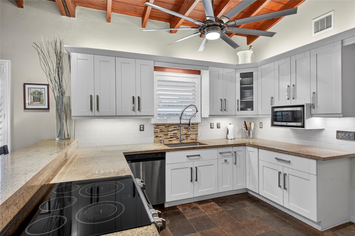 JENADA VILLAS 37-36 B - Residential