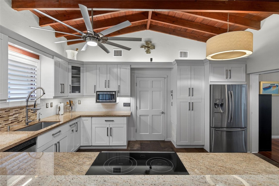 JENADA VILLAS 37-36 B - Residential