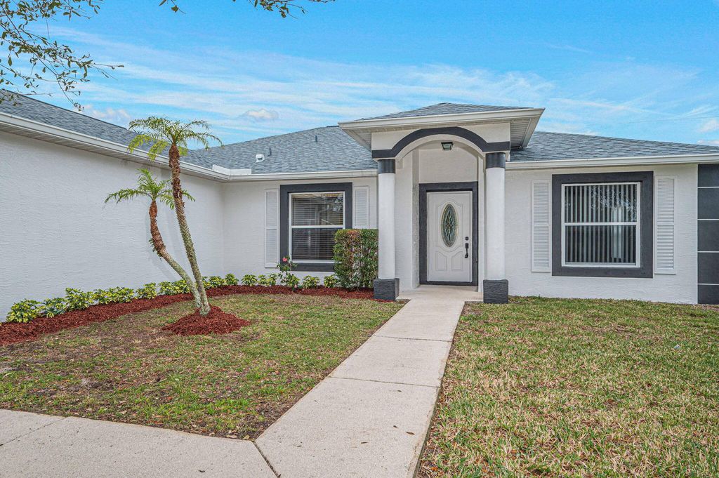Photo of 933 SW Kappa Avenue, Port Saint Lucie, FL 34953 (MLS # R10946547)