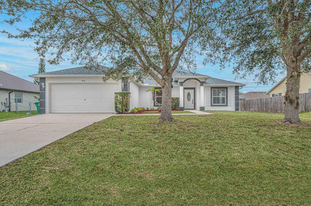 Photo of 933 SW Kappa Avenue, Port Saint Lucie, FL 34953 (MLS # R10946547)