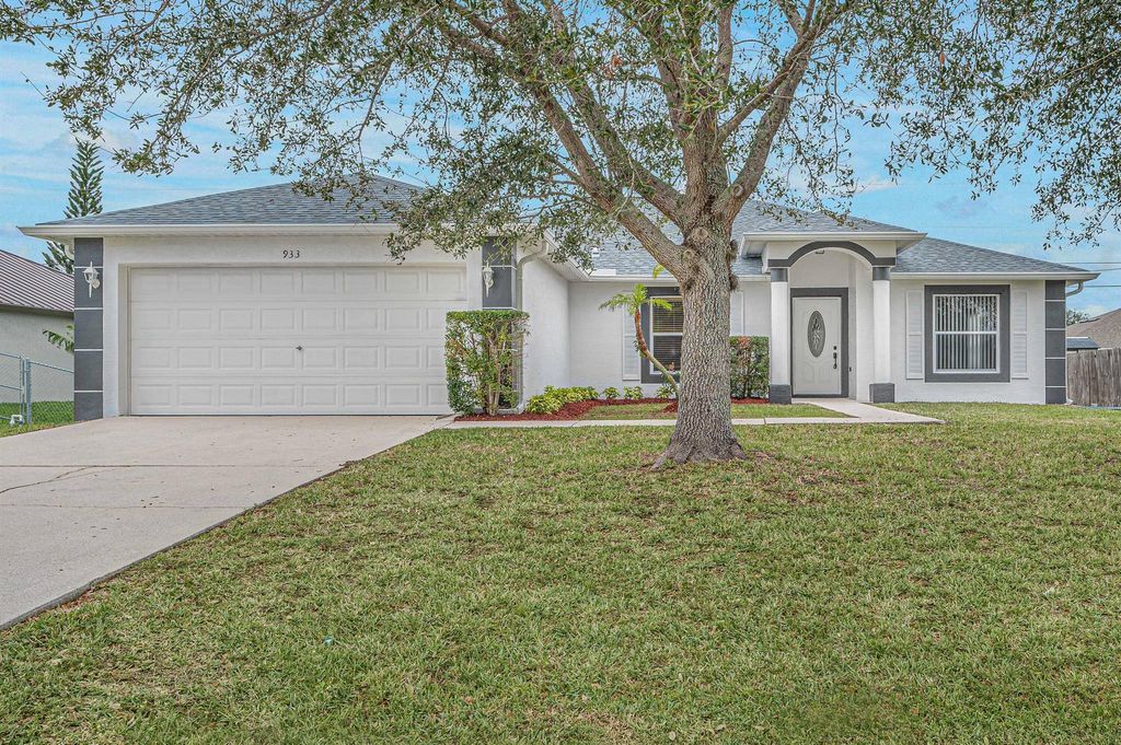 Photo of 933 SW Kappa Avenue, Port Saint Lucie, FL 34953 (MLS # R10946547)