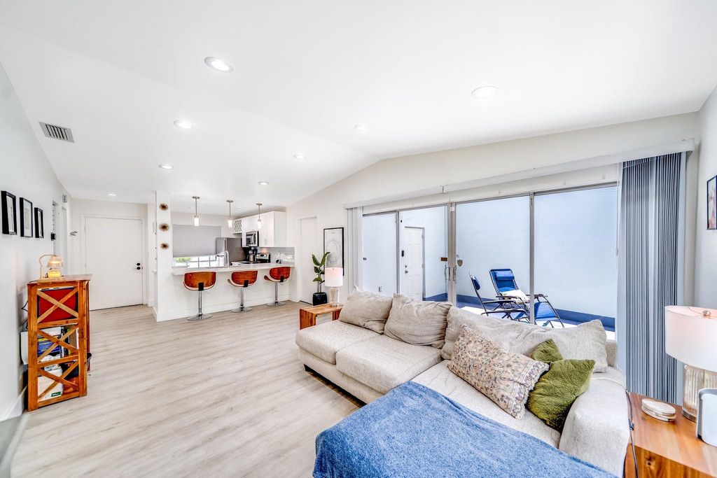 Photo of 420 Lakewood Cir #B, Pompano Beach, FL 33063 (MLS # F10512225)