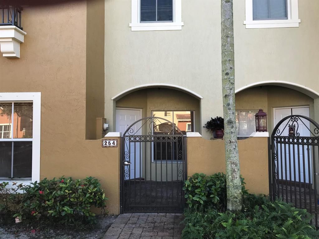 Photo of 254 Lake Monterey Circle, Boynton Beach, FL 33426 (MLS # R10678923)