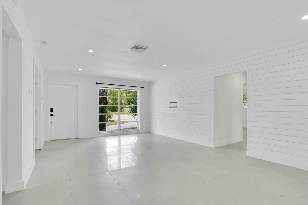 Photo of 3501 NE 4th Avenue E, Boca Raton, FL 33431 (MLS # R11078893)
