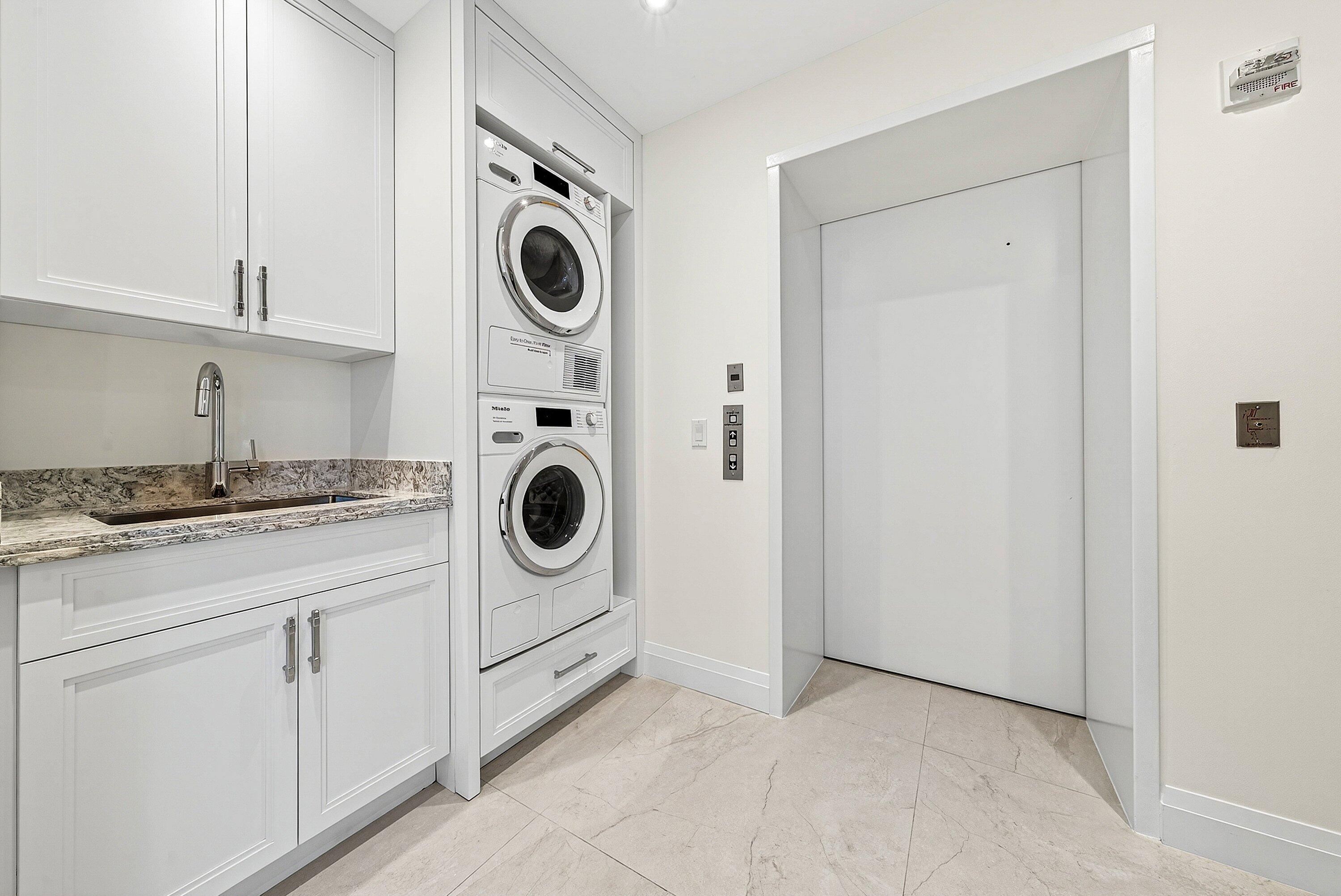 CLIVEDEN JUPITER ISLAND - Residential