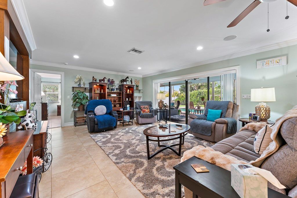 Photo of 81 Fairview E, Tequesta, FL 33469 (MLS # R11018192)