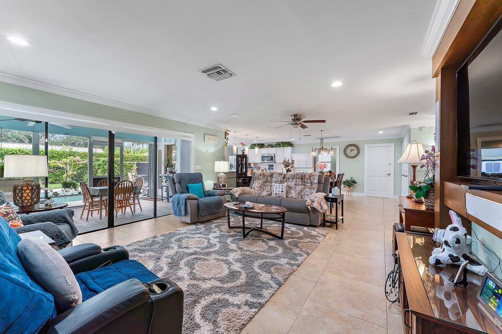 Photo of 81 Fairview E, Tequesta, FL 33469 (MLS # R11018192)