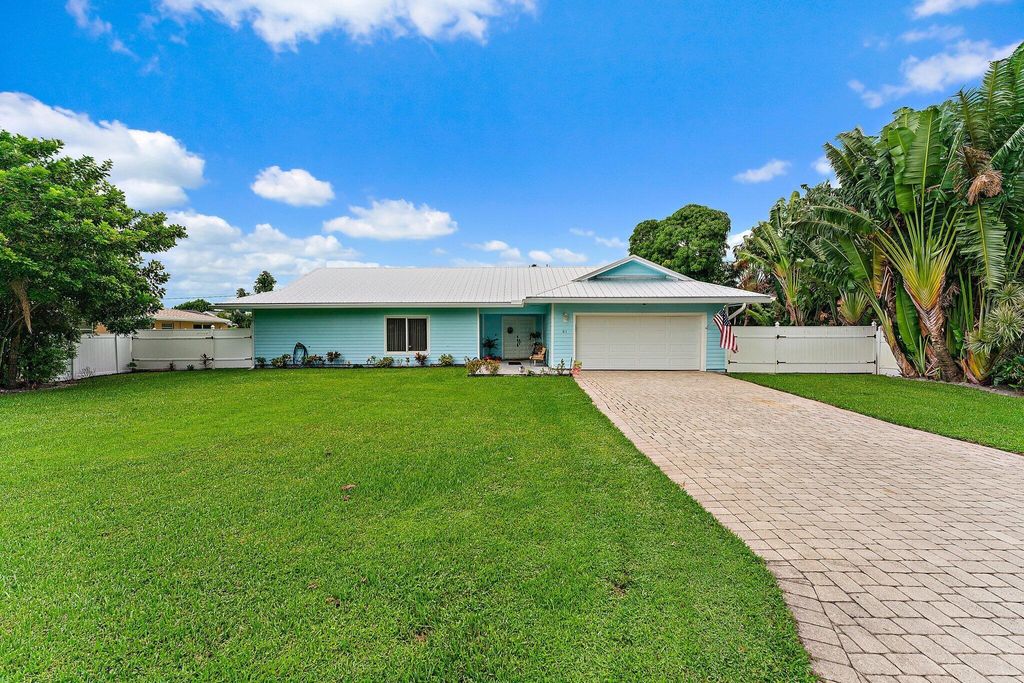 Photo of 81 Fairview E, Tequesta, FL 33469 (MLS # R11018192)